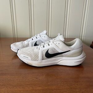 Nike Air Zoom Vomero 16 Running Sneakers - Men’s 9.5 - DA7245-100